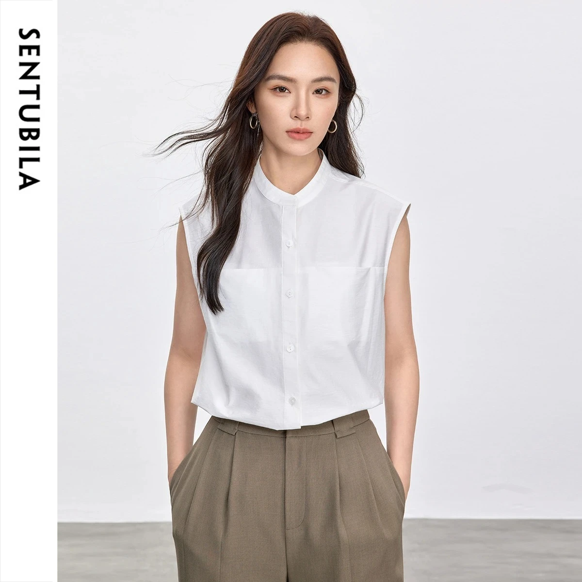 SENTUBILA Commute Stand Collar Shirt for Women 2026 Summer New Minimalist White Sleeveless Blouse Ladies Clothing 152C58807
SENTUBILA Commute Stand Collar Shirt for Women 2026 Summer New Minimalist White Sleeveless Blouse Ladies Clothing 152C58807