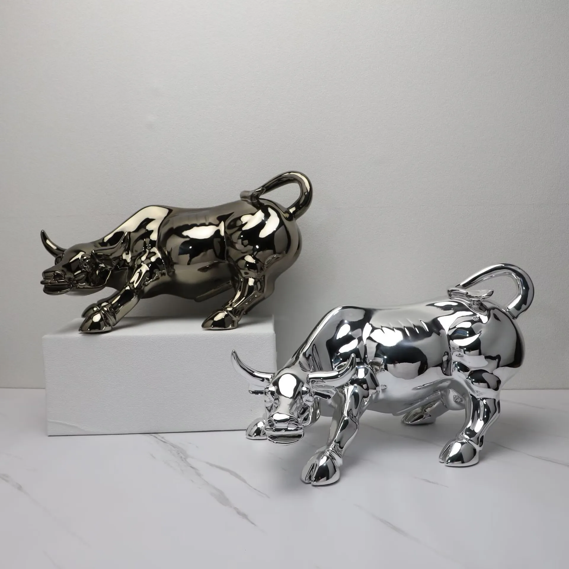 Room decor items simulated animal sculptures modern resin electroplating bullfighting animal ornaments living room desktop home
Room decor items simulated animal sculptures modern resin electroplating bullfighting animal ornaments living room desktop home