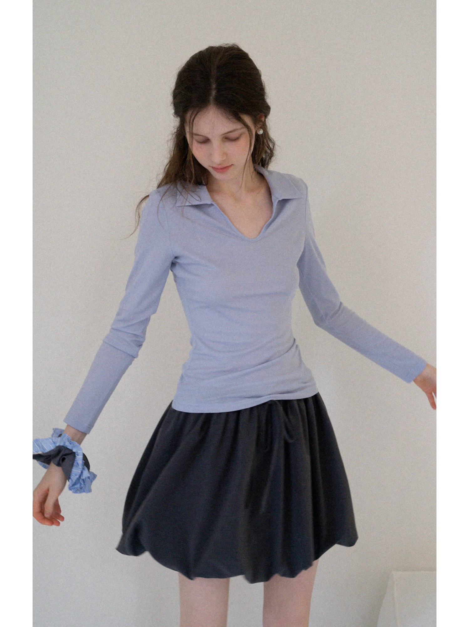 Blue Collar Long Sve T-irt Women Slim Fit Casual V-Ne Simple Top EGGKA Comfortable Breathable High Waist Design
Blue Collar Long Sve T-irt Women Slim Fit Casual V-Ne Simple Top EGGKA Comfortable Breathable High Waist Design