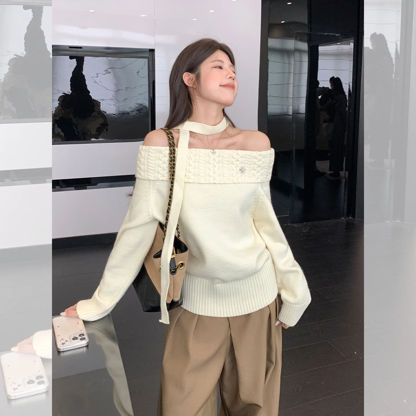 Gentle Style Off-Shoulder Soft Sweater For Women 2026 Early Autumn Petite Sweet Braided Knit Top
Gentle Style Off-Shoulder Soft Sweater For Women 2026 Early Autumn Petite Sweet Braided Knit Top