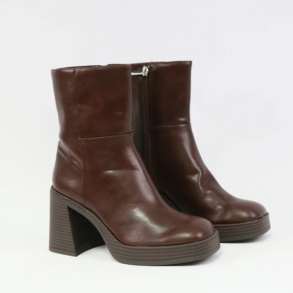 Новые коричневые короткие ботинки из натуральной кожи 2025 года, модные короткие ботинки на платформе на массивном каблуке, зимние короткие ботинки с круглым носком и боковой молнией, винтажные коричневые кожаные ботинки на платформе на массивном каблуке
Новые коричневые короткие ботинки из натуральной кожи 2025 года, модные короткие ботинки на платформе на массивном каблуке, зимние короткие ботинки с круглым носком и боковой молнией, винтажные коричневые кожаные ботинки на платформе на массивном каблуке