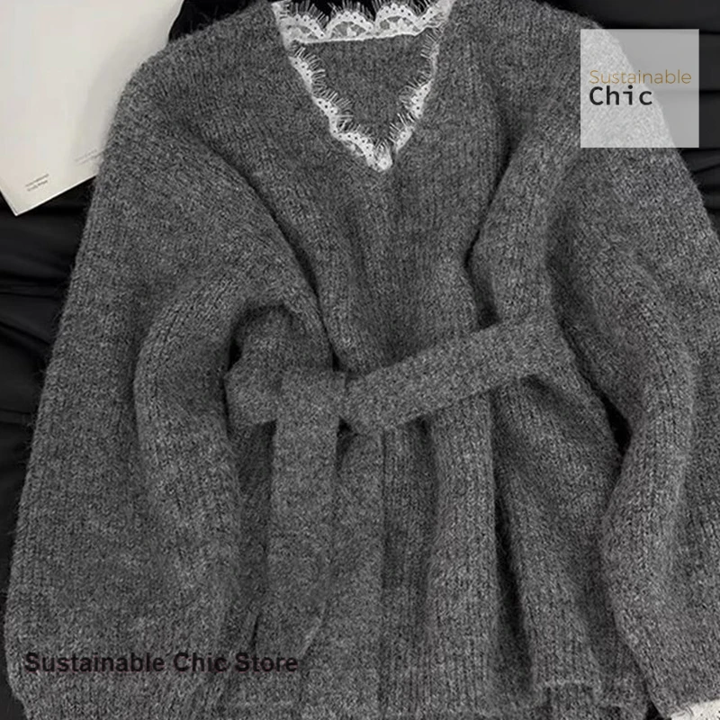 French high-quality lace stitching fake two-piece pullover gray sweater women's autumn and winter new sweet soft waxy V-neck top
French high-quality lace stitching fake two-piece pullover gray sweater women's autumn and winter new sweet soft waxy V-neck top