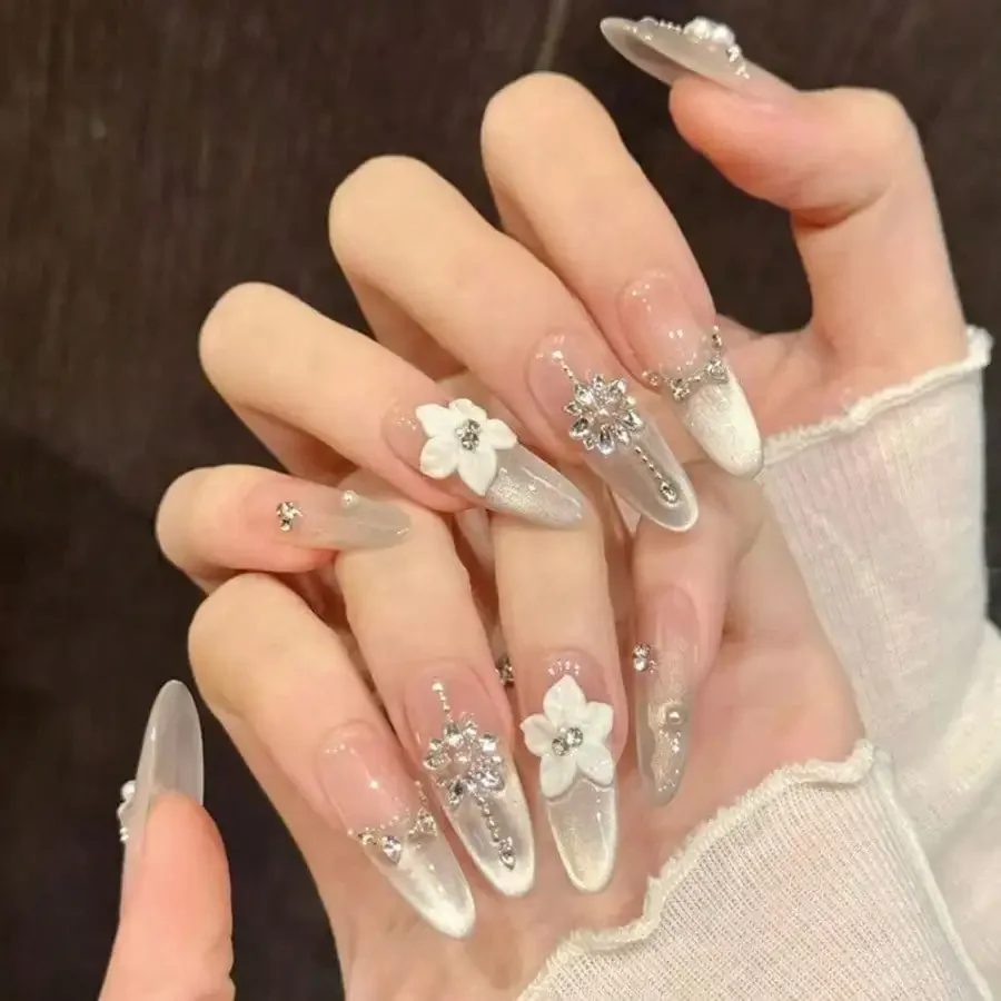 30 pieces three-dimensional cat's eye French sparkle pile diamond flower pearl fashion versatile European and American style removable manicure
30 pieces three-dimensional cat's eye French sparkle pile diamond flower pearl fashion versatile European and American style removable manicure