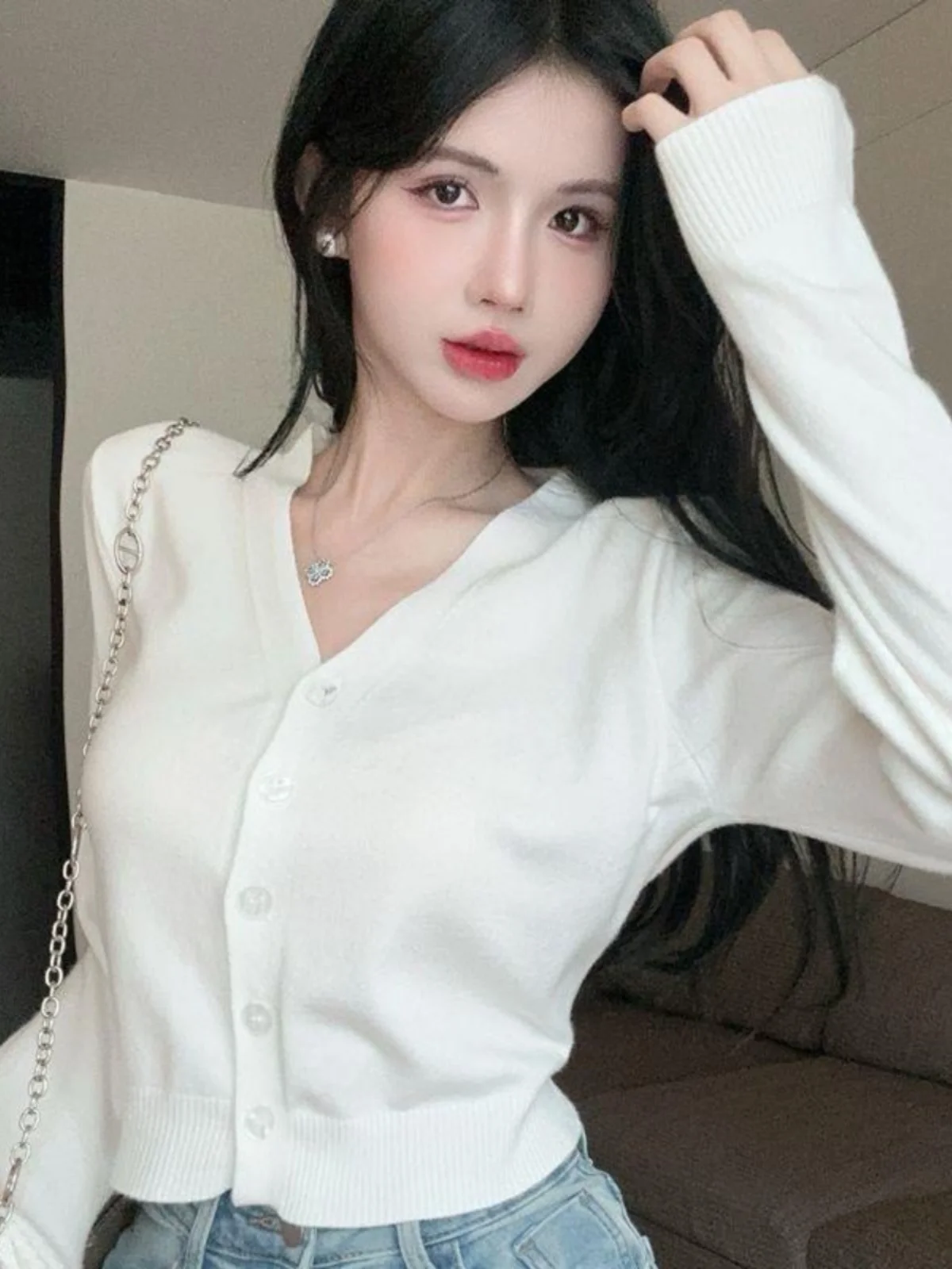 Women's Knitted Short Thin V-Neck Sweater Jacket Spring Autumn Versatile Base Layer Shirt Commute Style Korean Version Slim Fit
Women's Knitted Short Thin V-Neck Sweater Jacket Spring Autumn Versatile Base Layer Shirt Commute Style Korean Version Slim Fit