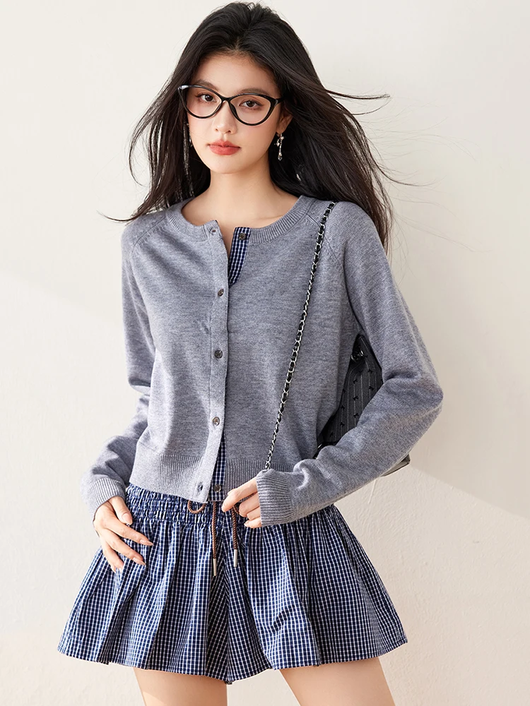 2025 Spring New Knitting Cardigan Women Korean Fashion Long Sleeve Round Neck Sweater Coat Solid Color Chic Cardigans
2025 Spring New Knitting Cardigan Women Korean Fashion Long Sleeve Round Neck Sweater Coat Solid Color Chic Cardigans