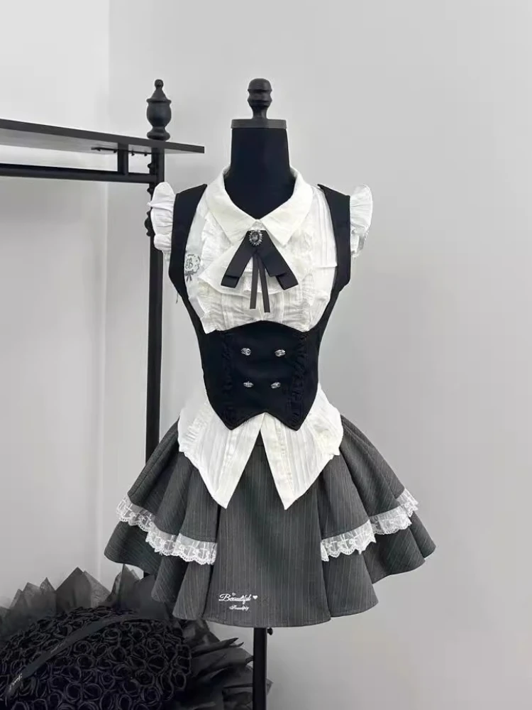 Vintage Gothic Lolita Women 3 Piece Set Chic Blouse+ Black Vest +Grey Pleat Skirt Sweet Design College Style Kawaii JK Suit New
Vintage Gothic Lolita Women 3 Piece Set Chic Blouse+ Black Vest +Grey Pleat Skirt Sweet Design College Style Kawaii JK Suit New