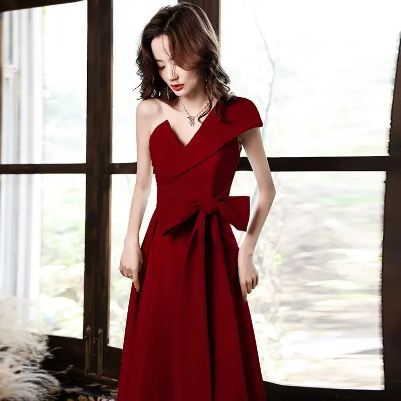 Yourqipao Chinese Wedding Toasting Cheongsam burgundy one-shoulder Formal Evening Qipao Dress Chinese New Year Dress
Yourqipao Chinese Wedding Toasting Cheongsam burgundy one-shoulder Formal Evening Qipao Dress Chinese New Year Dress