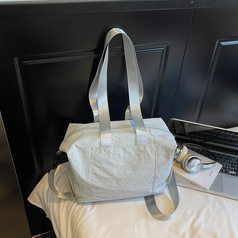 Модные повседневные текстурные сумки через плечо для женщин, легкая сумка через плечо Taslon, большая вместительная простая универсальная дорожная сумка
Модные повседневные текстурные сумки через плечо для женщин, легкая сумка через плечо Taslon, большая вместительная простая универсальная дорожная сумка