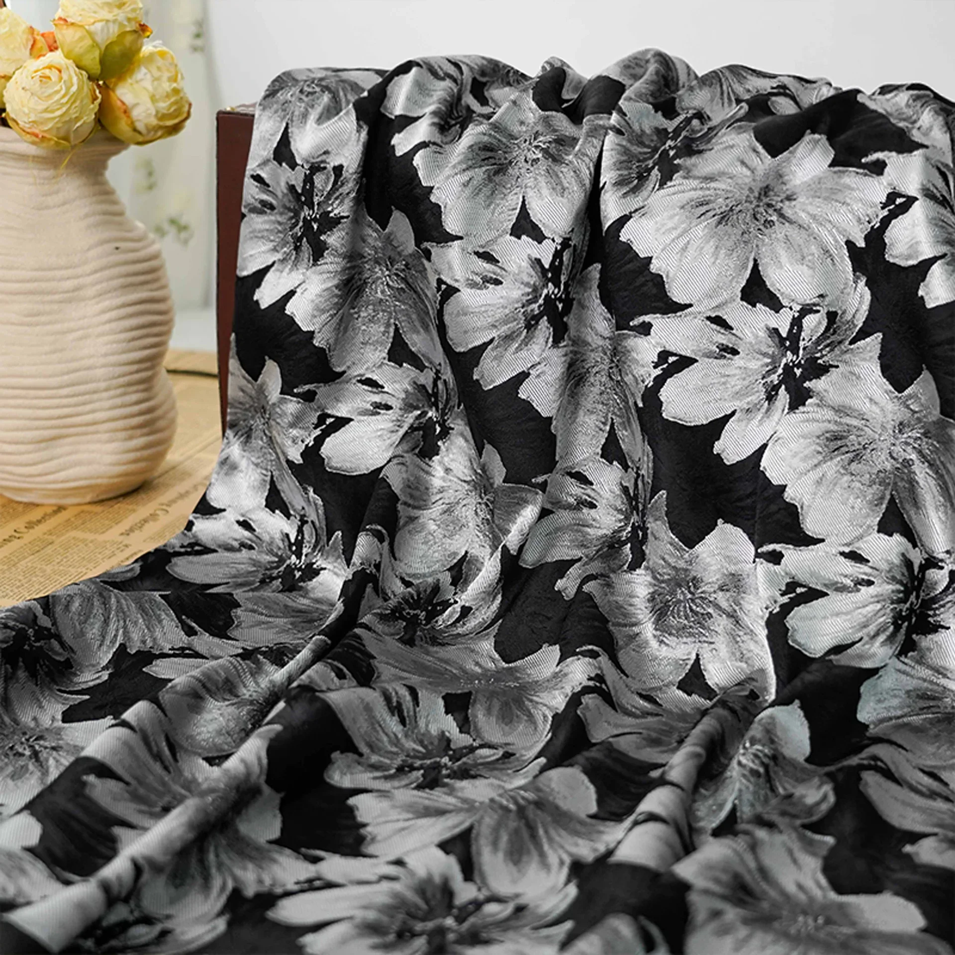 Spring Summer Large Flower Jacquard Fabric Retro Bright Silk Dress Tote Bag Decorative Sewing Fabric
Spring Summer Large Flower Jacquard Fabric Retro Bright Silk Dress Tote Bag Decorative Sewing Fabric