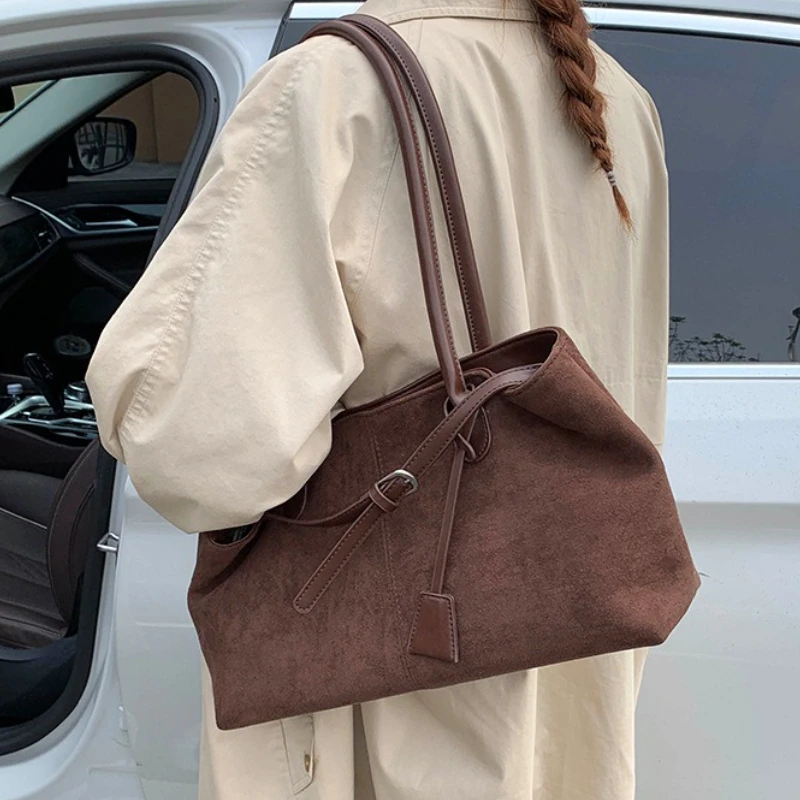 Women's PU Leather Shoulder Bag 2026 Winter New Fashion Retro Underarm Bag Luxury Brand Designer Handbags and Purses Tote Bags
Women's PU Leather Shoulder Bag 2026 Winter New Fashion Retro Underarm Bag Luxury Brand Designer Handbags and Purses Tote Bags