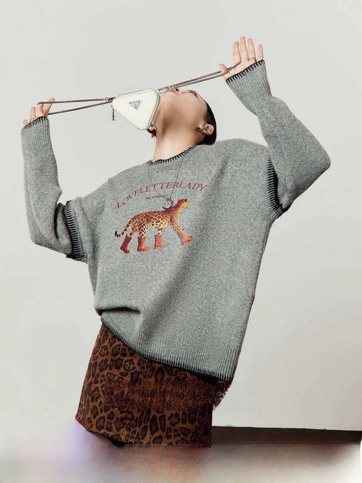 Booties Printed Knitted Top Women's Spring New Splicing Grey Leopard Sweater Vintage Style Loose Fit Long Sleeve Girl's Clothes
Booties Printed Knitted Top Women's Spring New Splicing Grey Leopard Sweater Vintage Style Loose Fit Long Sleeve Girl's Clothes