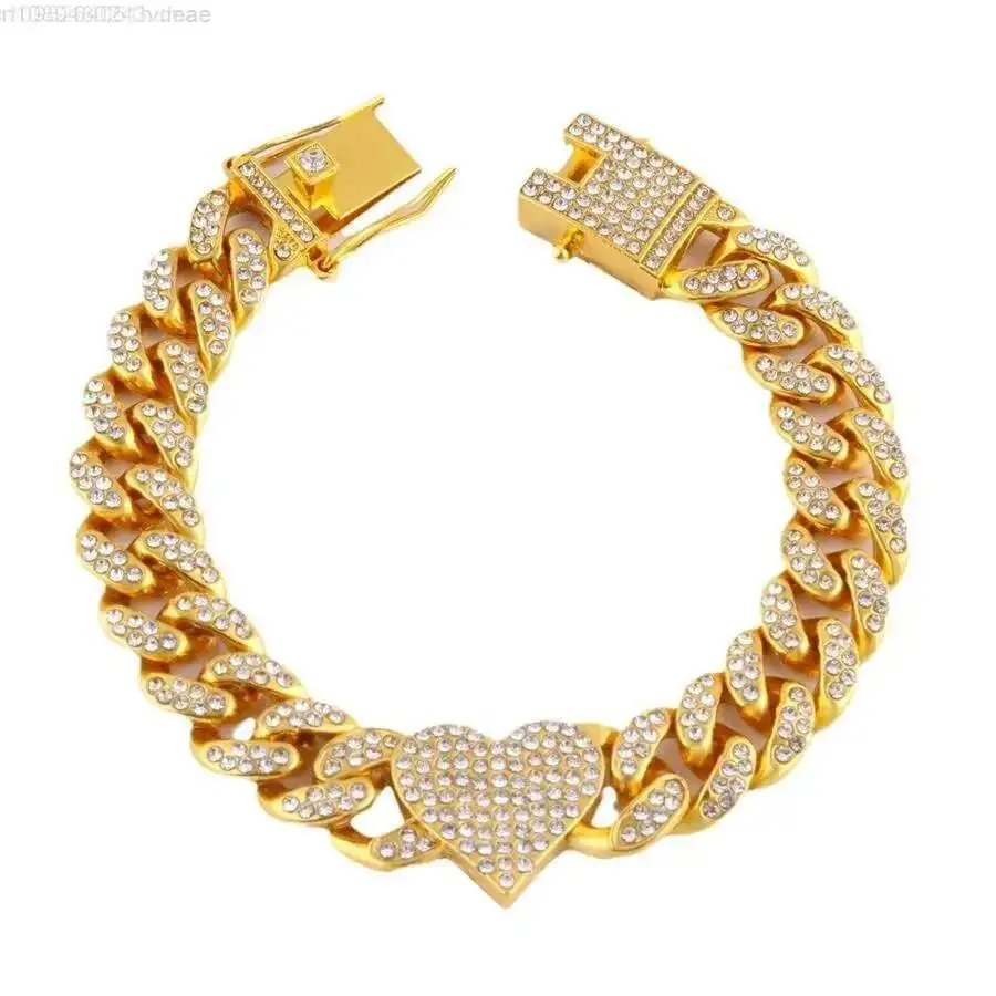 Factory Made Alloy With Bling Rhinestone Hip Hop 12.5mm Iced Out Heart Cuban Chain Bracelet
Factory Made Alloy With Bling Rhinestone Hip Hop 12.5mm Iced Out Heart Cuban Chain Bracelet