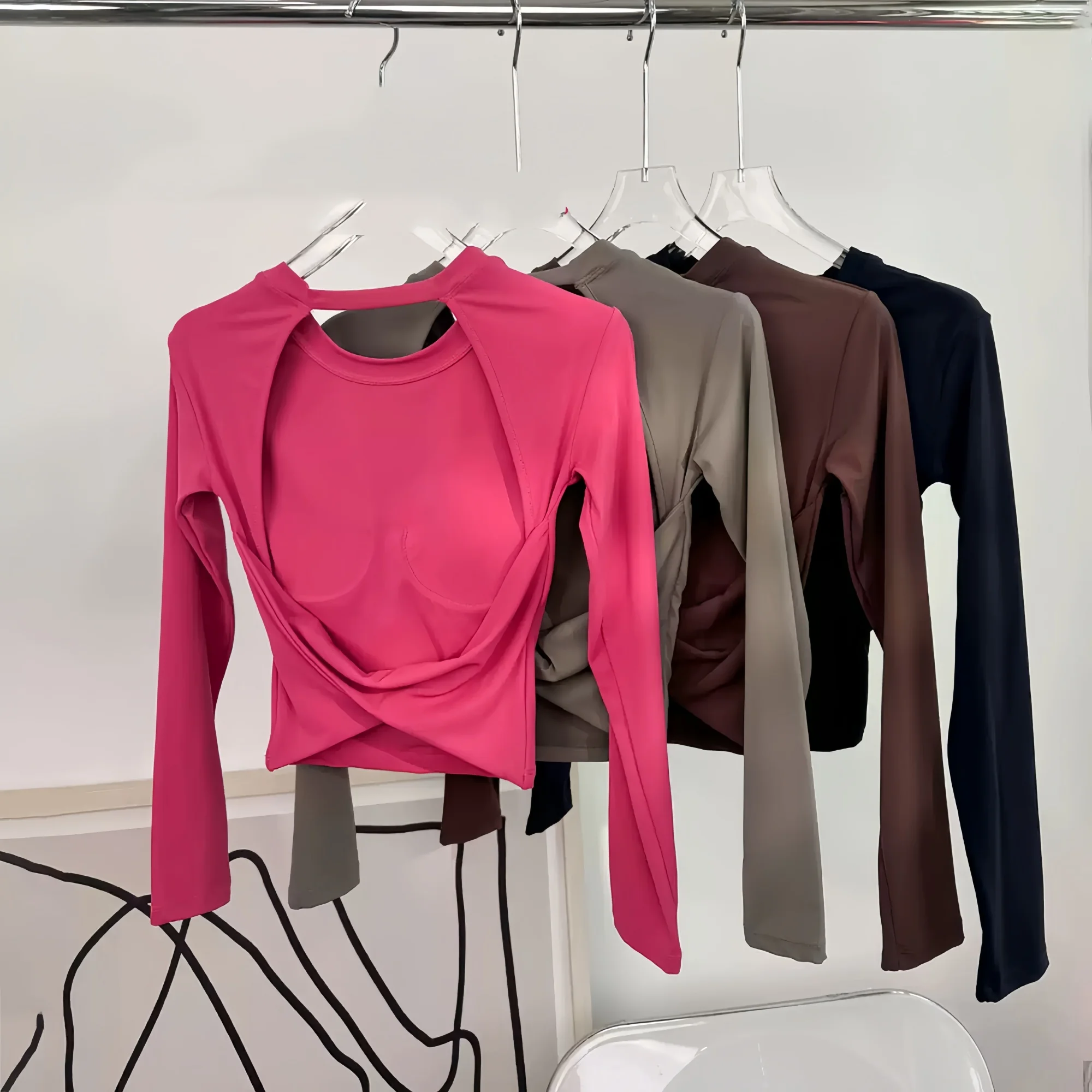 Yoga long-sleeved fixed-style sports bra; sexy backless workout top; short fitness suit for women to wear outside
Yoga long-sleeved fixed-style sports bra; sexy backless workout top; short fitness suit for women to wear outside