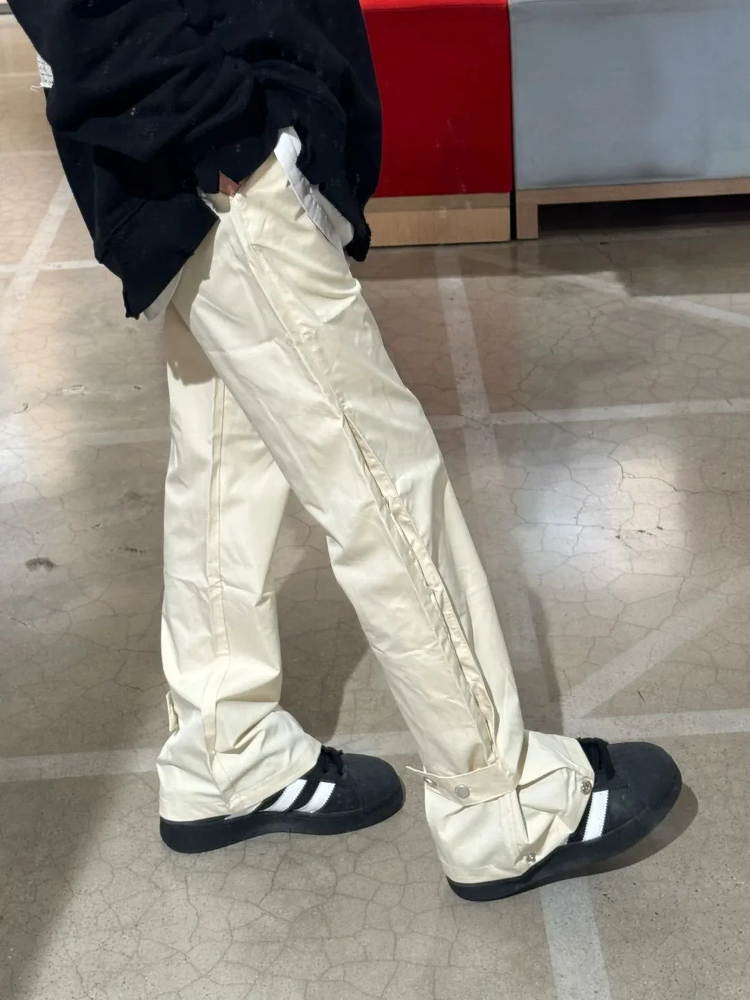 Men's Summer Straight Leg Wide Leg Pants Button Detail Casual Trousers High Street Vibe Khaki Color Faionable And Comfortable
Men's Summer Straight Leg Wide Leg Pants Button Detail Casual Trousers High Street Vibe Khaki Color Faionable And Comfortable