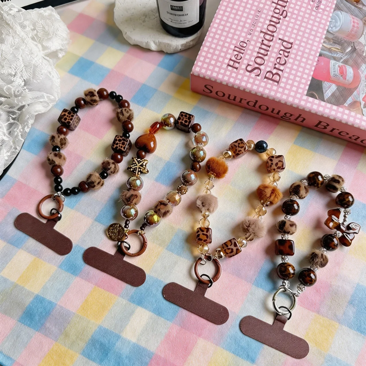 INs Maillard Leopard Phone Charm Plush Ball Amber Bead Lanyard Vintage Star Bow Handmade Beaded Strap Bag Keychain CCD Accessory
INs Maillard Leopard Phone Charm Plush Ball Amber Bead Lanyard Vintage Star Bow Handmade Beaded Strap Bag Keychain CCD Accessory