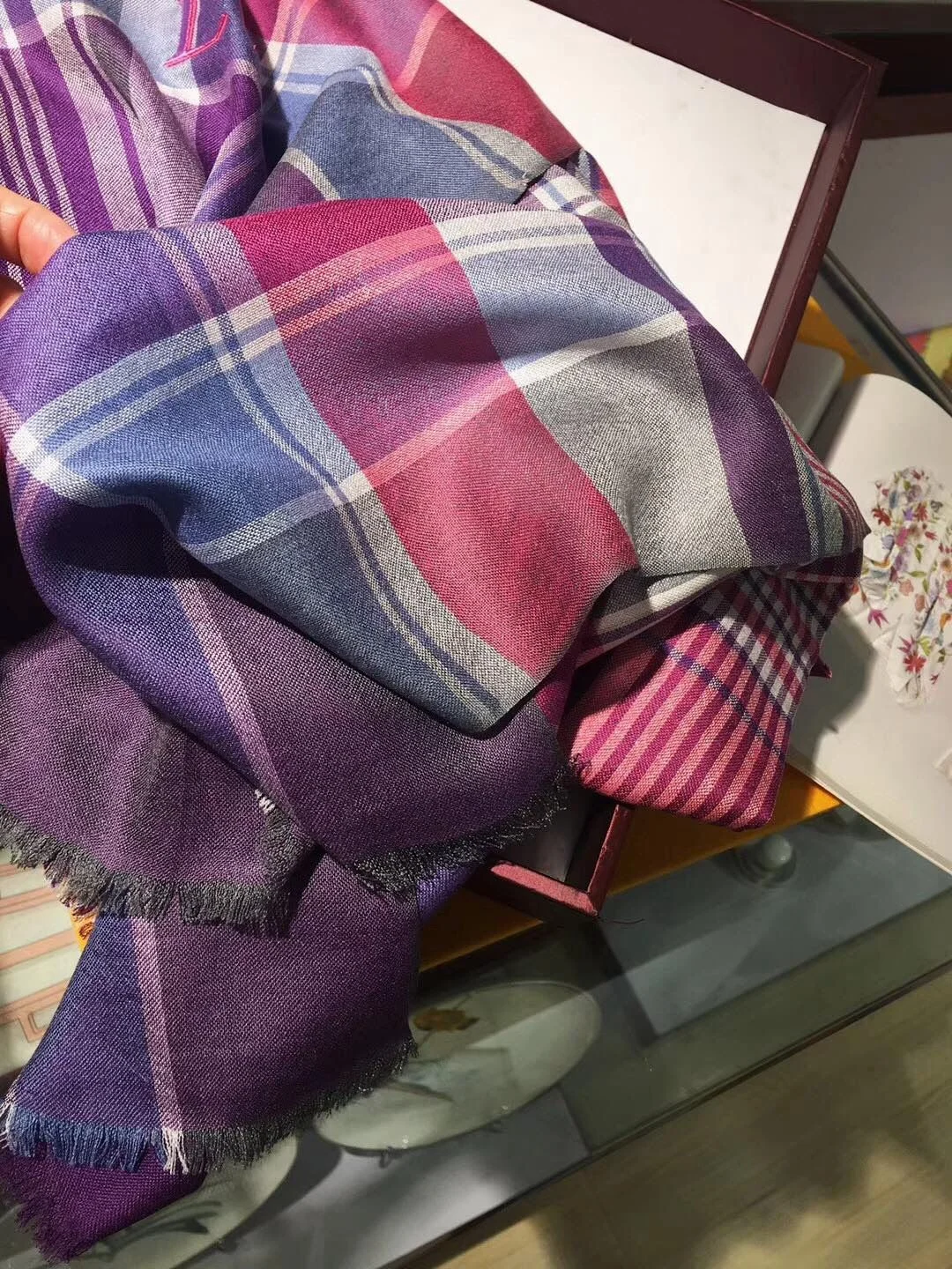 Classic Plaid Cotton Linen Scarf for Women Autumn Winter Fashion Trend Warmth Long Scarf British Retro Style Geometric Element
Classic Plaid Cotton Linen Scarf for Women Autumn Winter Fashion Trend Warmth Long Scarf British Retro Style Geometric Element