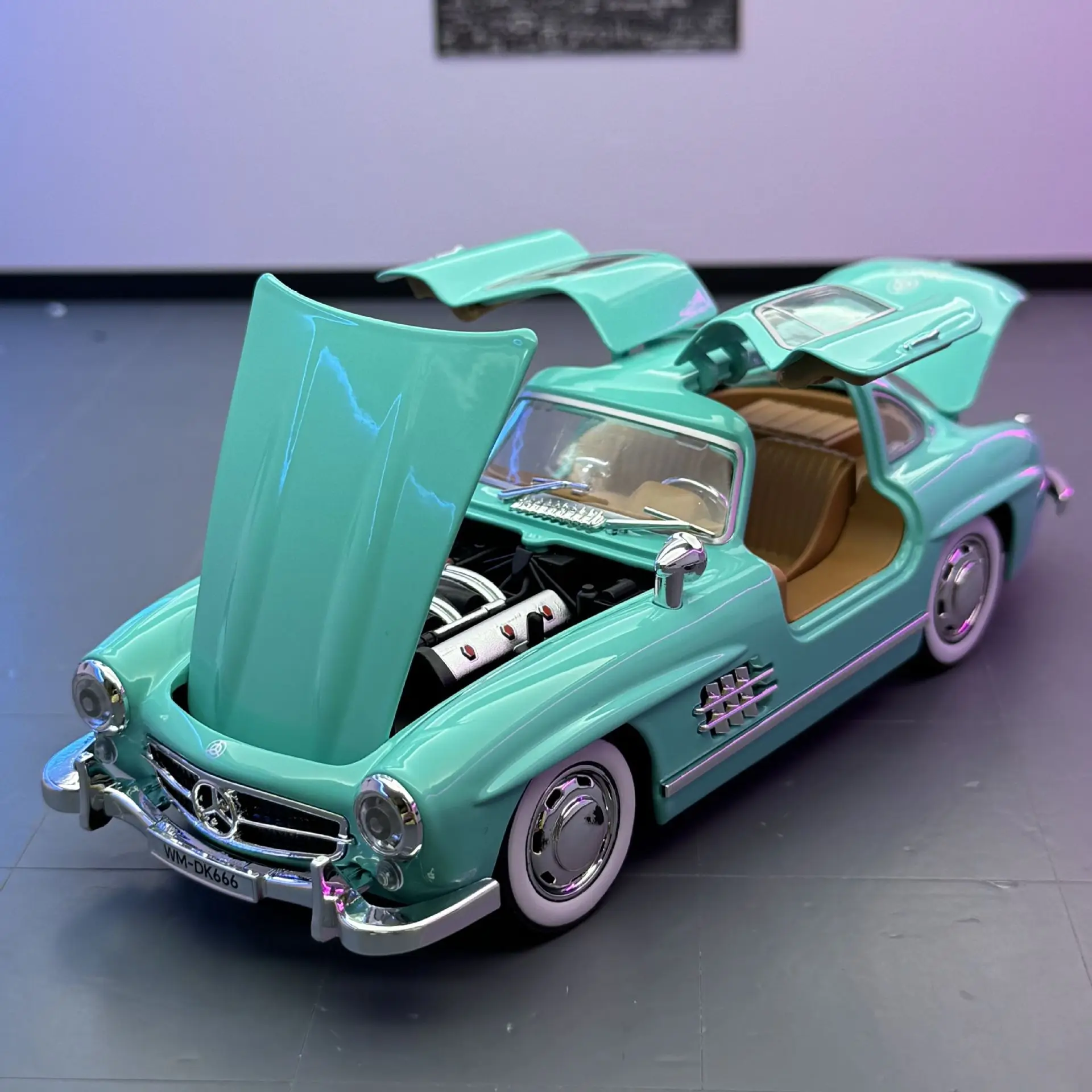 1:22 300SL Simulation Classic Car Model Sound and Light Pull Back Toy Vehicle for Children Boy Gift Car Ornaments Miniature
1:22 300SL Simulation Classic Car Model Sound and Light Pull Back Toy Vehicle for Children Boy Gift Car Ornaments Miniature