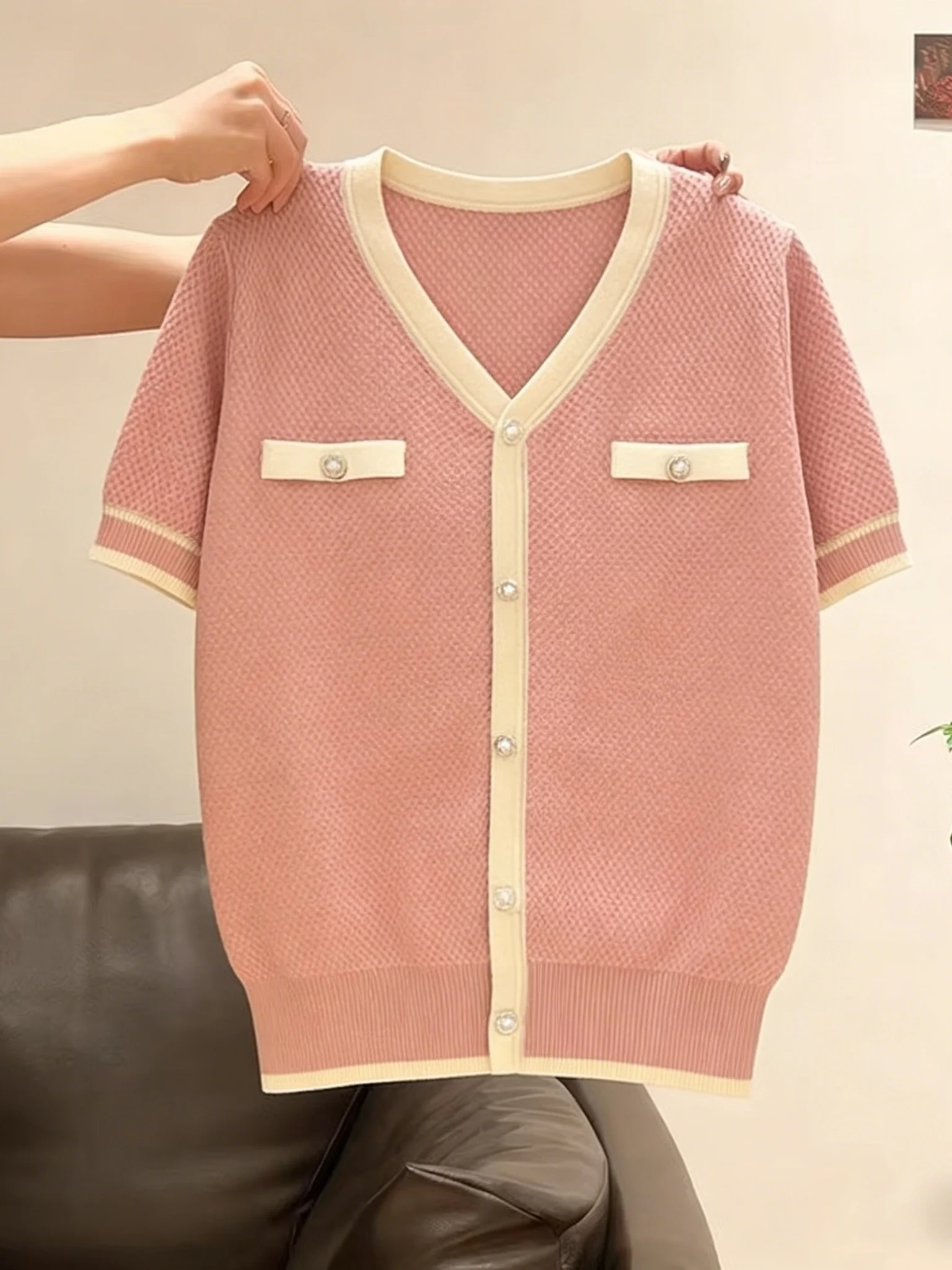 plus Size Summer New Short Sleeve Knitted Top Women's Color Block Fashion Versatile Loose Slimming Comfortable V-Neck Blouse
plus Size Summer New Short Sleeve Knitted Top Women's Color Block Fashion Versatile Loose Slimming Comfortable V-Neck Blouse