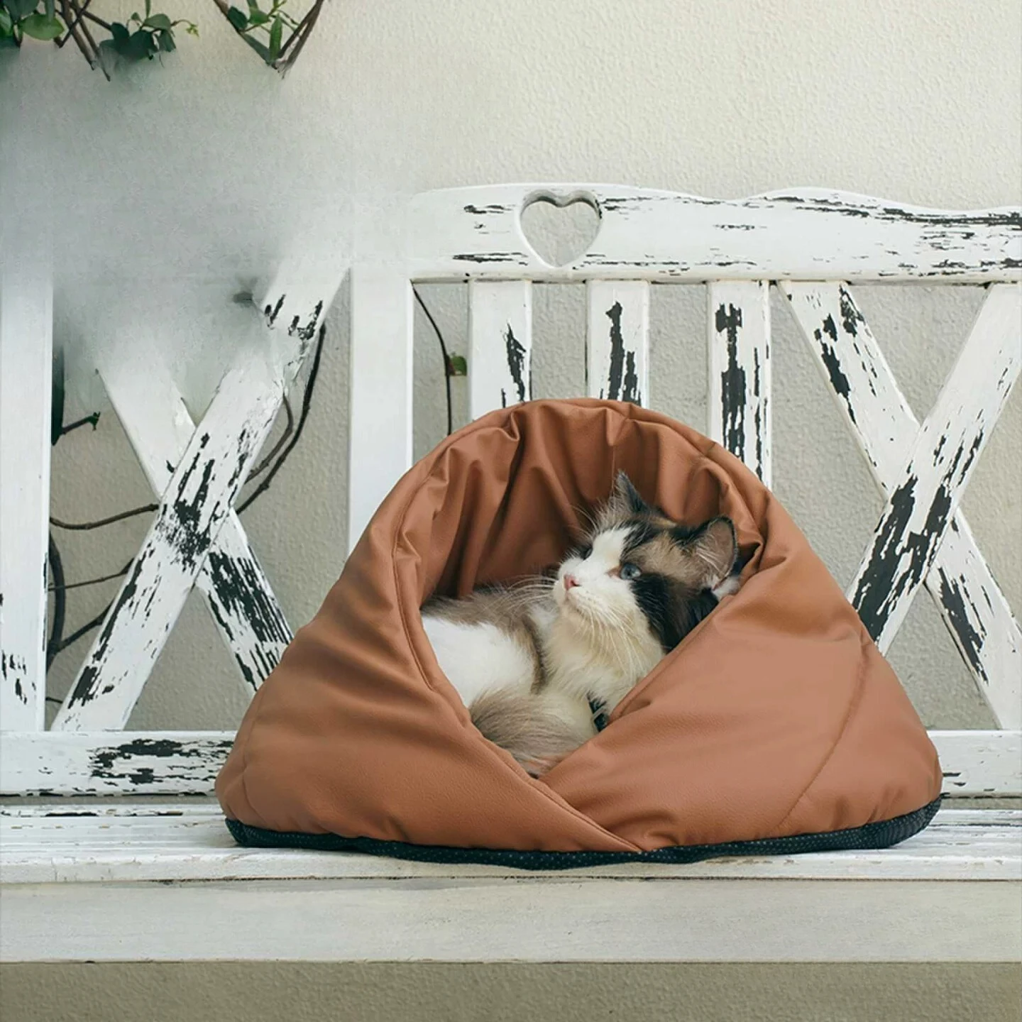 Cat nest pet nest all-season universal semi-closed cat nest non-stick sleeping mat
Cat nest pet nest all-season universal semi-closed cat nest non-stick sleeping mat