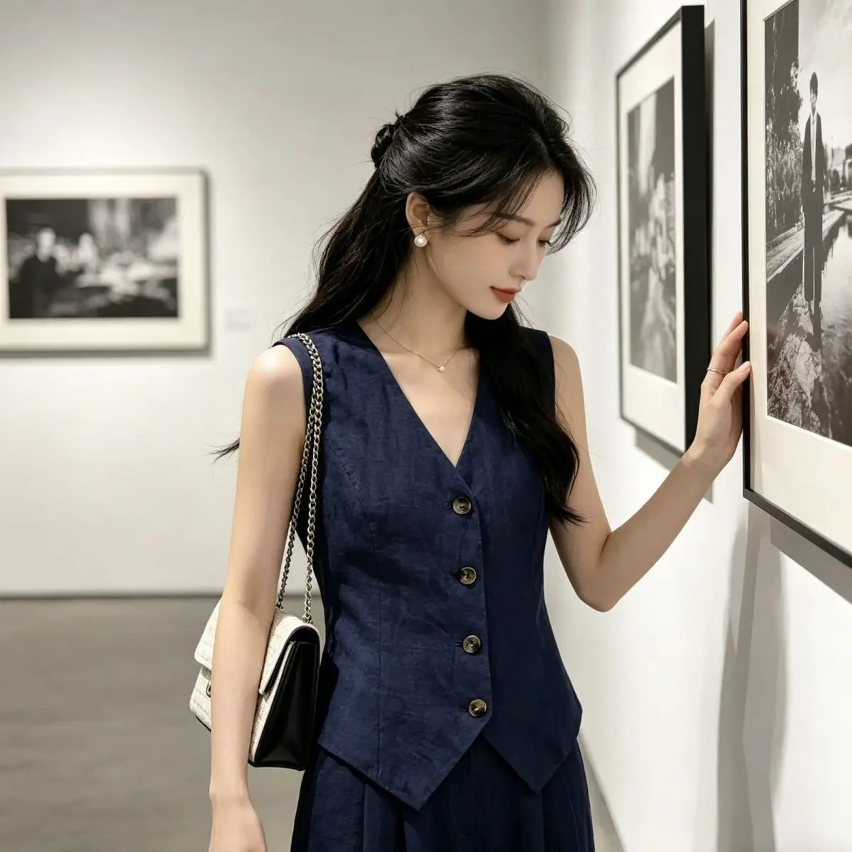 Fashionable Slim Fit Sleeveless Vest Top Vintage Style Women's Outerwear Summer Trendy Design Cardigan Short Sleeve Shirt
Fashionable Slim Fit Sleeveless Vest Top Vintage Style Women's Outerwear Summer Trendy Design Cardigan Short Sleeve Shirt