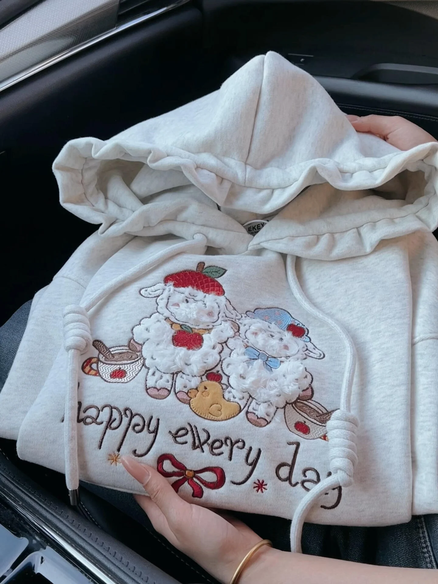 Cute Heavy Embroidery Fleece Hoodie Women's Loose Slimming Winter New Style Top Coat Korean Version Long Sleeve Cotton Lined
Cute Heavy Embroidery Fleece Hoodie Women's Loose Slimming Winter New Style Top Coat Korean Version Long Sleeve Cotton Lined