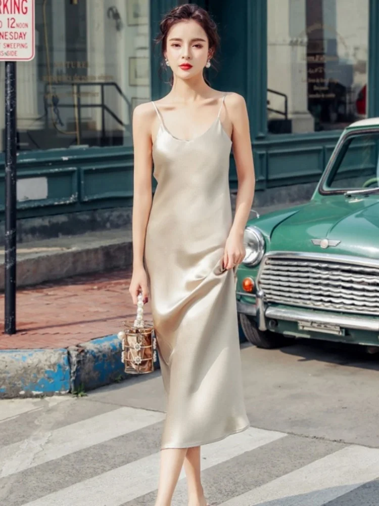plus Size Women's Sexy Strap Dress Thinming Summer Thin Style Base Dress High Waist Korean Style Commute V-neck Mid-length Skirt
plus Size Women's Sexy Strap Dress Thinming Summer Thin Style Base Dress High Waist Korean Style Commute V-neck Mid-length Skirt