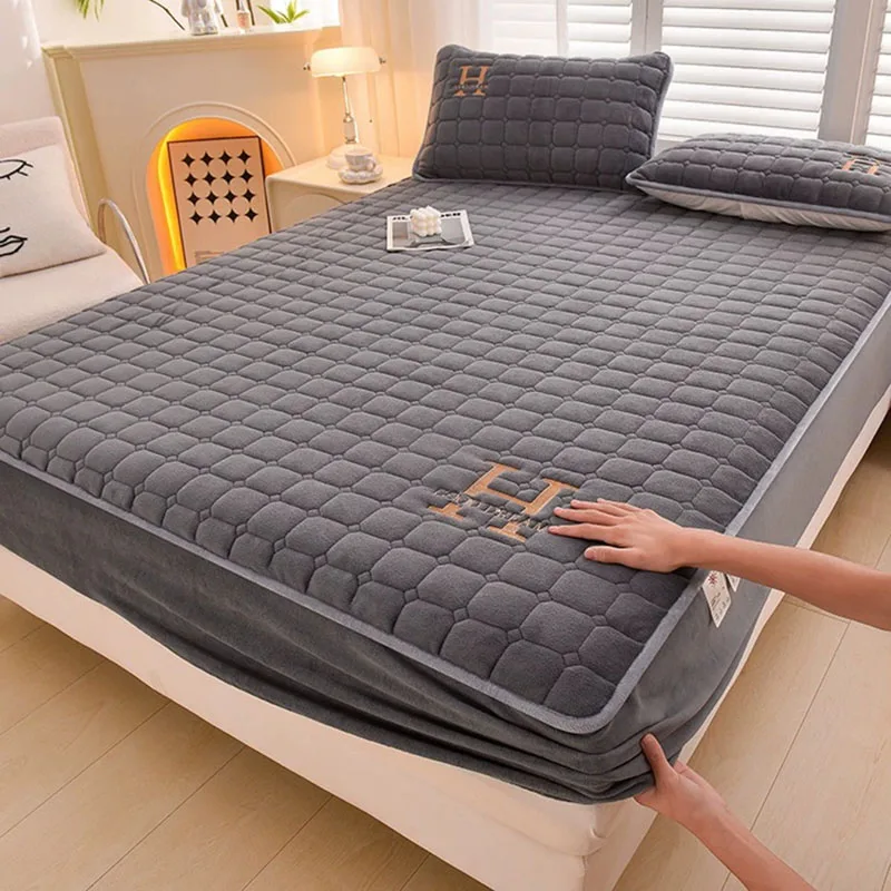 Crystal Velvet Thicken Quilted Mattress Cover Warm Soft Plush Queen King Quilted Bed Fitted Sheet Not Including Pillowcase
Crystal Velvet Thicken Quilted Mattress Cover Warm Soft Plush Queen King Quilted Bed Fitted Sheet Not Including Pillowcase