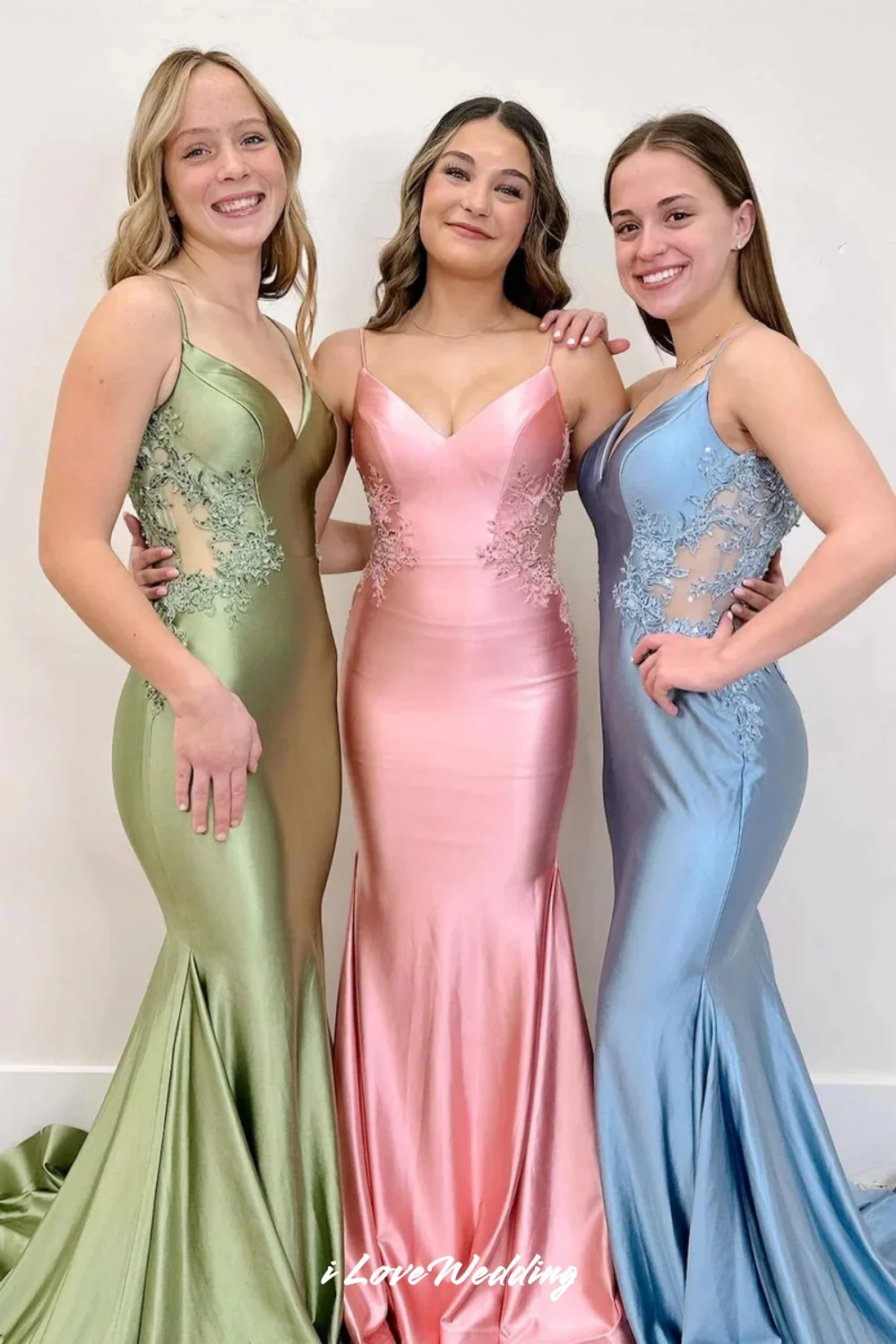 Satin Spaghetti Strap Bridesmaid Dresses V-Neck Sleeveless Evening Dress Appliques Wedding Guest Dress Sweep Train Customized
Satin Spaghetti Strap Bridesmaid Dresses V-Neck Sleeveless Evening Dress Appliques Wedding Guest Dress Sweep Train Customized