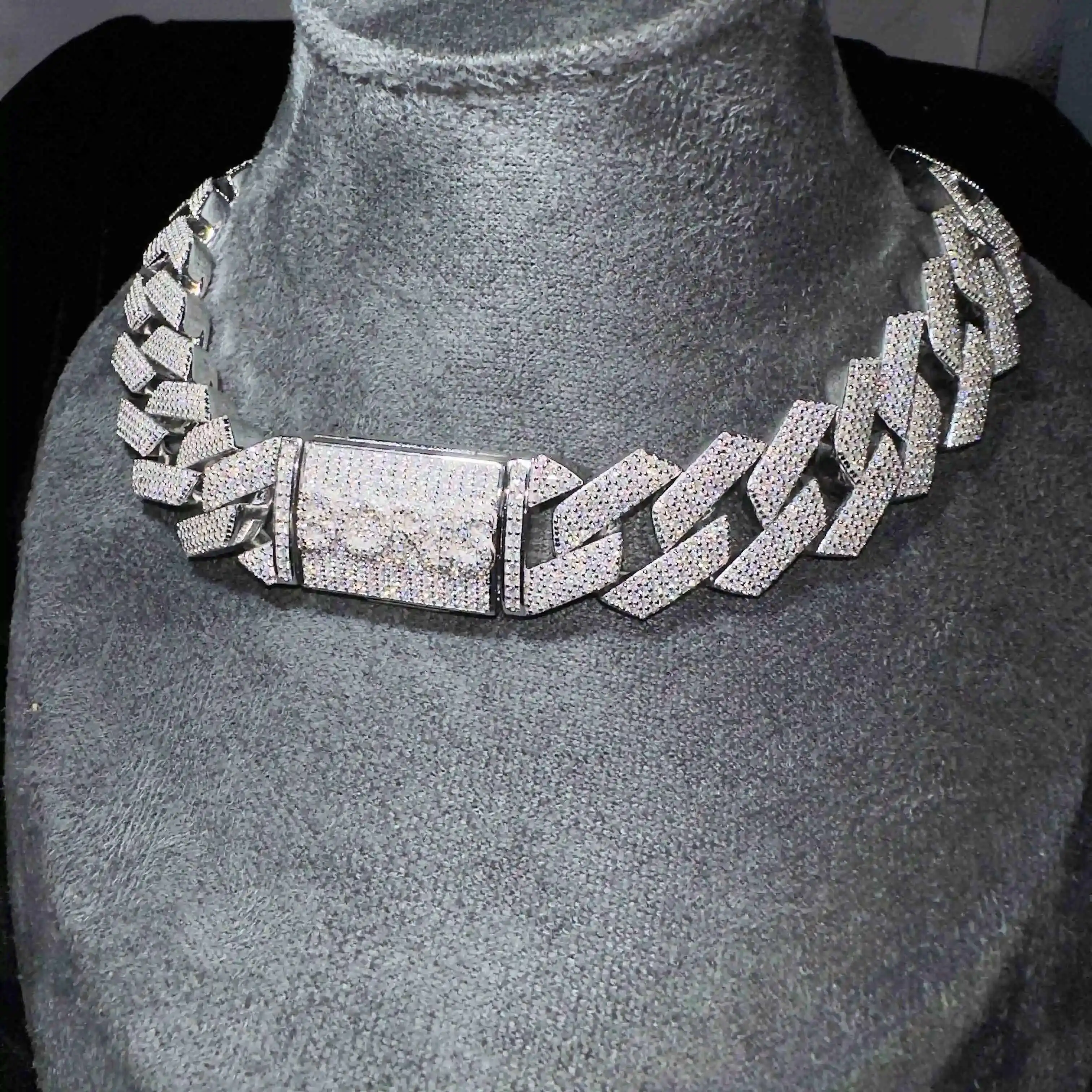 Fashion Jewelry Custom Cuban Chain 8mm 10mm 12mm Vvs Moissanite Necklace With 925 Silver Cuban Link Chain for Men
Fashion Jewelry Custom Cuban Chain 8mm 10mm 12mm Vvs Moissanite Necklace With 925 Silver Cuban Link Chain for Men