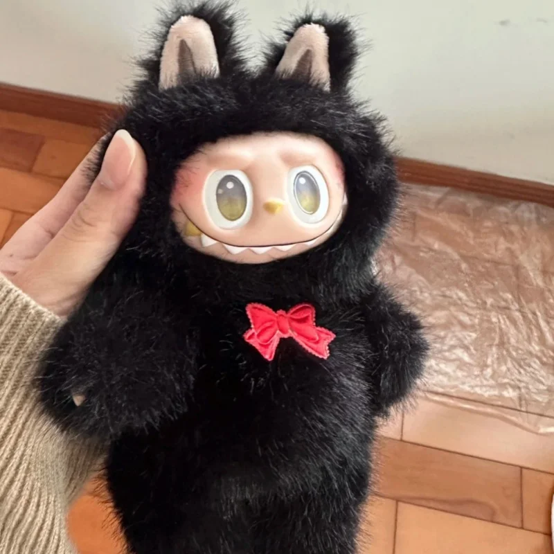 Реплика темного ангела серии Monster Labubu, высококачественная сменная кукла ручной работы для украшения рабочего стола, праздничный подарок, масштаб 1:1,
Реплика темного ангела серии Monster Labubu, высококачественная сменная кукла ручной работы для украшения рабочего стола, праздничный подарок, масштаб 1:1,