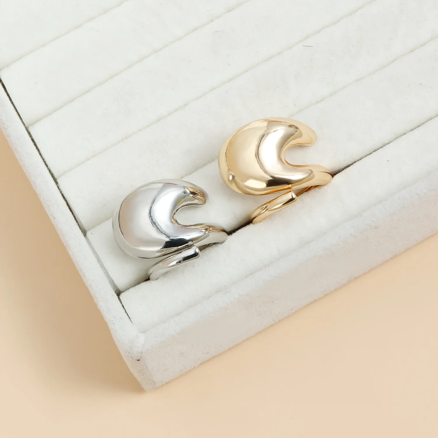 Cross-Border Jewelry Smooth Surface Metal Ring Hand Accessory Geometric Open Adjustable Finger Ring Fashionable Female Accessory
Cross-Border Jewelry Smooth Surface Metal Ring Hand Accessory Geometric Open Adjustable Finger Ring Fashionable Female Accessory