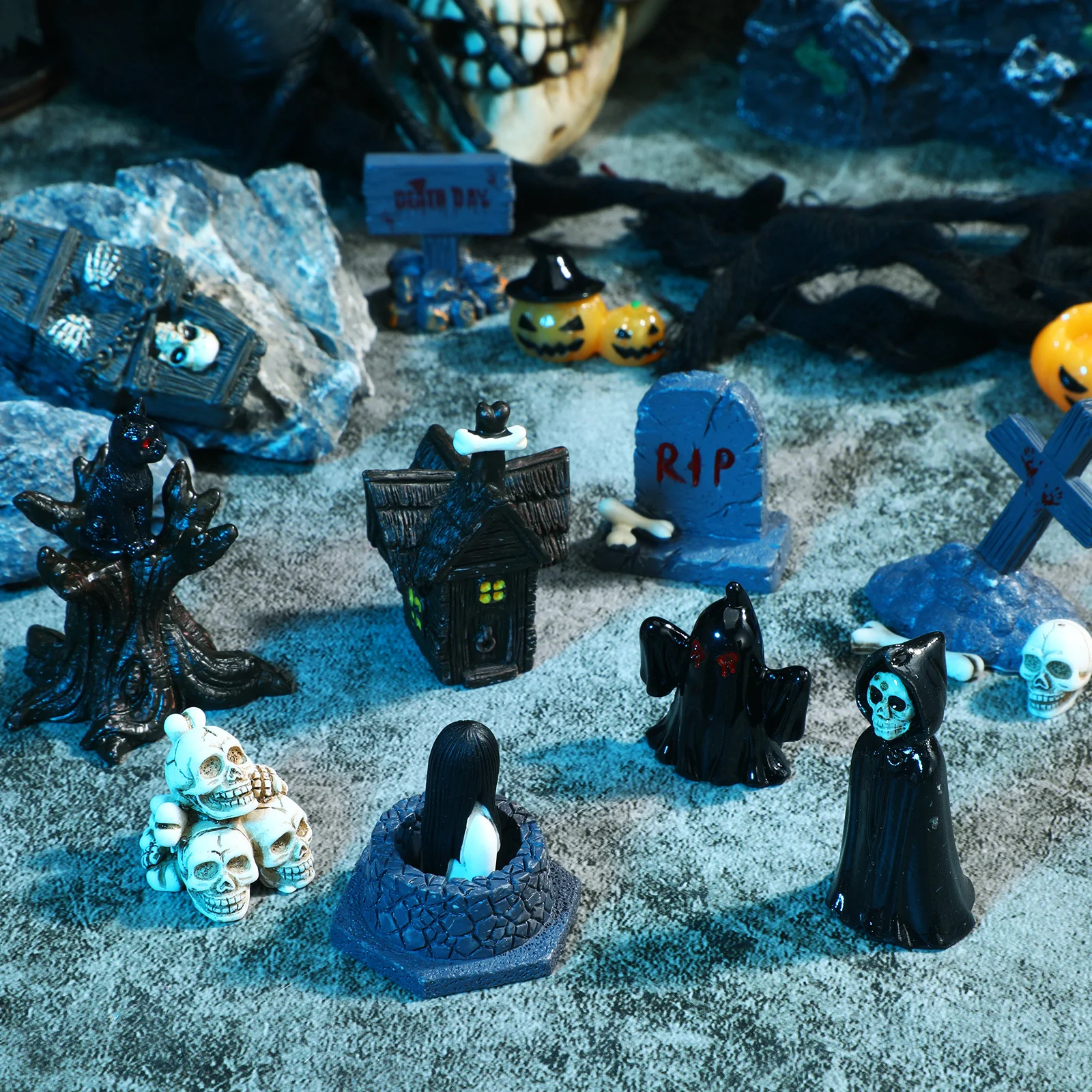 21 pcs Halloween Decoration Set Mini Resin Figurines For Party Supplies, Spooky Tabletop Decor, Micro Landscape Ornaments, Ghost
21 pcs Halloween Decoration Set Mini Resin Figurines For Party Supplies, Spooky Tabletop Decor, Micro Landscape Ornaments, Ghost