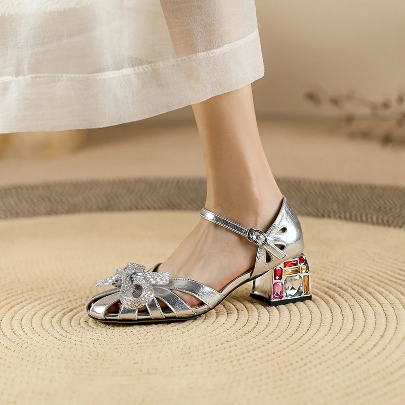 Women's new summer leather cowhide middle heel butterfly bow hollow breathable toe cap round toe Roman shoes fashion sandals
Women's new summer leather cowhide middle heel butterfly bow hollow breathable toe cap round toe Roman shoes fashion sandals