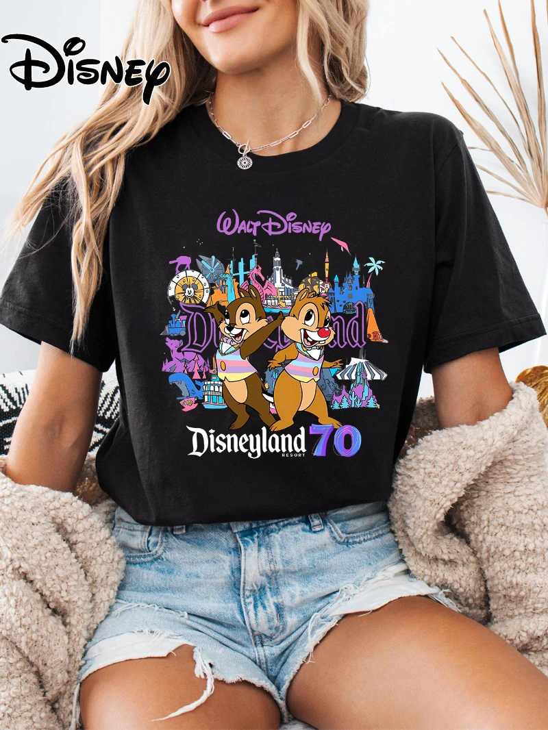 Памятная футболка Disneyland в честь 70-летия, женская модная повседневная летняя спортивная свободная футболка с круглым вырезом и короткими рукавами
Памятная футболка Disneyland в честь 70-летия, женская модная повседневная летняя спортивная свободная футболка с круглым вырезом и короткими рукавами