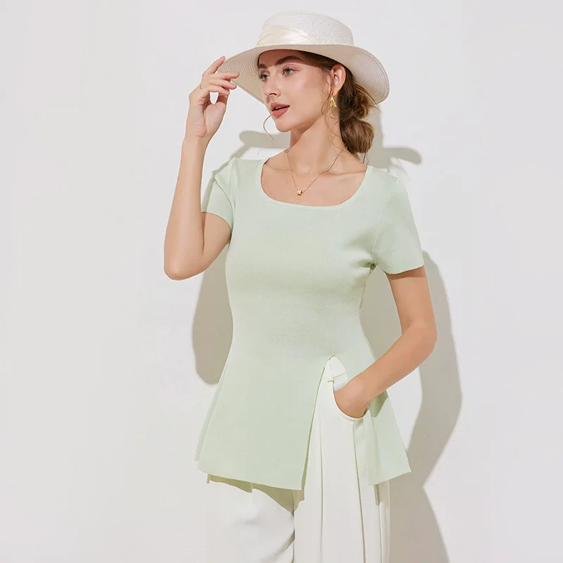 Elegant Short Sleeve Knit Blouse with Flared Hem and Side Slit Old Money Style Casual Chic Summer Top
Elegant Short Sleeve Knit Blouse with Flared Hem and Side Slit Old Money Style Casual Chic Summer Top
