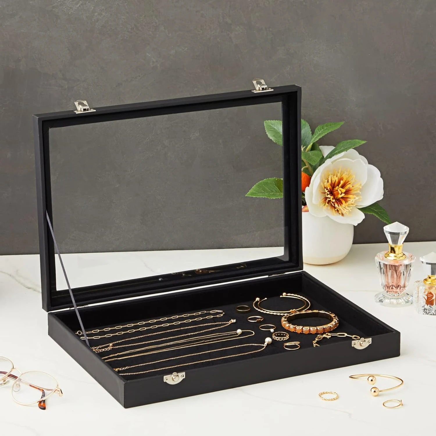 Stylish and glamorous jewelry pieces for trendy fashionistas and jewelry lovers.
Stylish and glamorous jewelry pieces for trendy fashionistas and jewelry lovers.