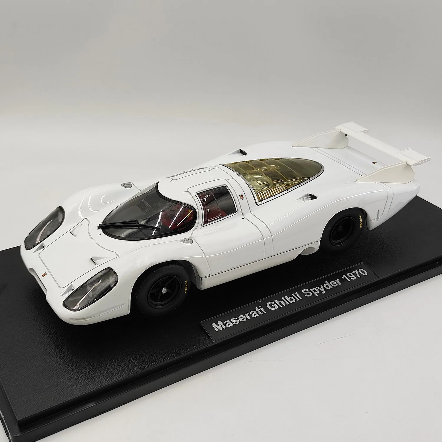 Модель легкосплавного автомобиля Le Maserati Ghibli Spyder 1970 года в масштабе 1:18 
Модель легкосплавного автомобиля Le Maserati Ghibli Spyder 1970 года в масштабе 1:18