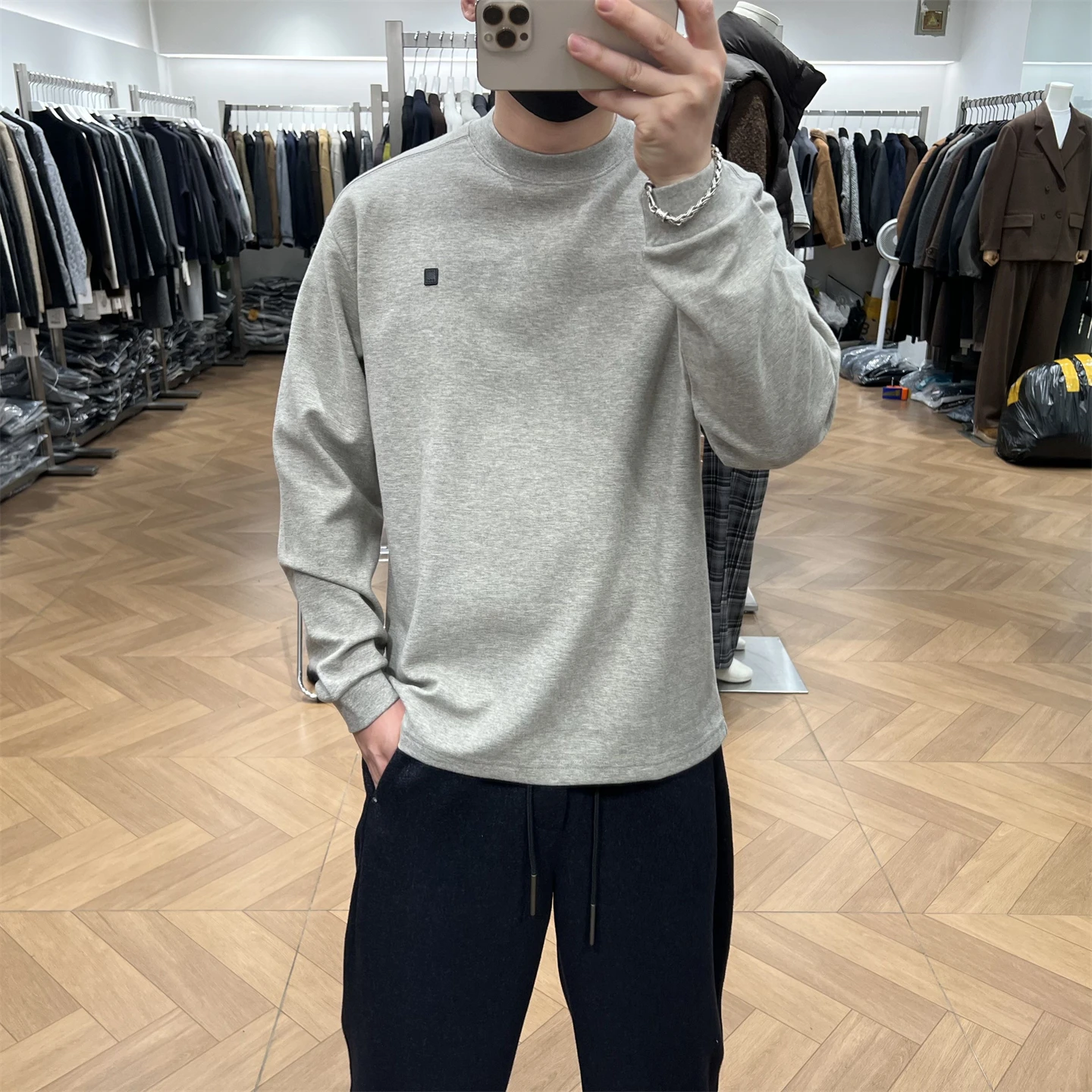 Мужская длинная футболка свободного кроя для повседневной носки, базовая, модная, мягкая, удобная, из смесового хлопка и полиэстера
Мужская длинная футболка свободного кроя для повседневной носки, базовая, модная, мягкая, удобная, из смесового хлопка и полиэстера