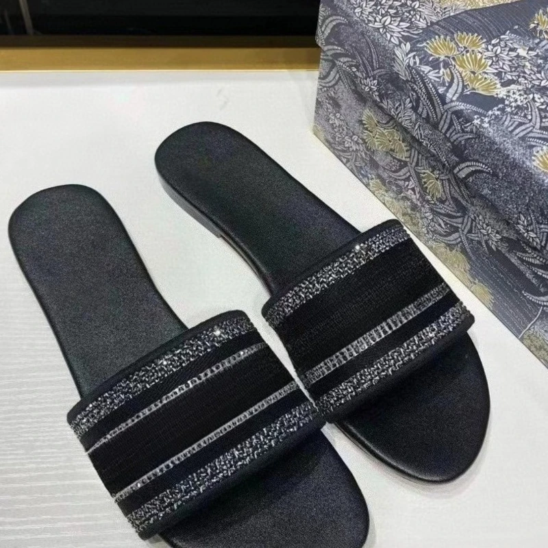 2026 Summer New Women's Rhinestone Single Strap Slide Sandals Flat Casual Outdoor Beach Shoes Breathable Daily Wear
2026 Summer New Women's Rhinestone Single Strap Slide Sandals Flat Casual Outdoor Beach Shoes Breathable Daily Wear