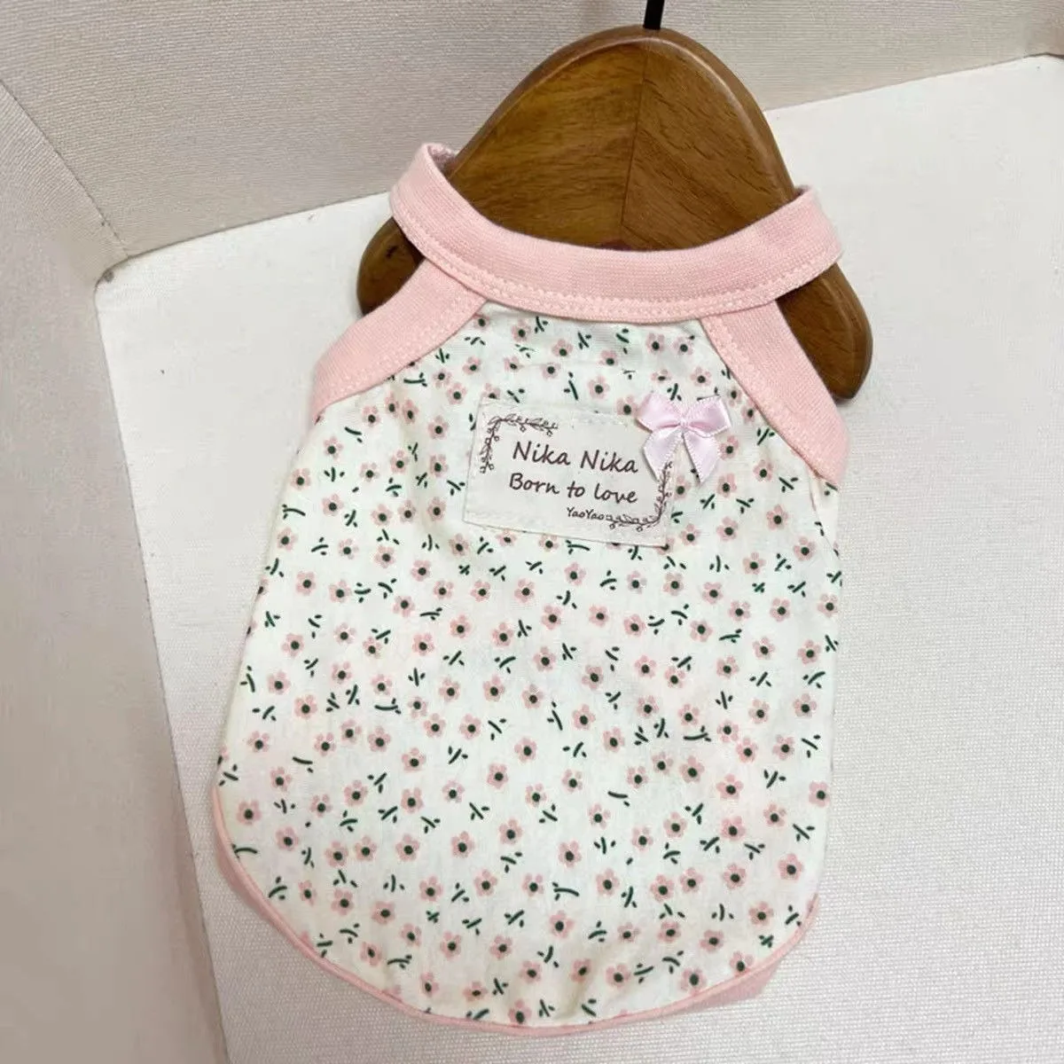 2025 Pet Flower Clothes New Puppy Sling Pomeranian Summer Breathable T-Shirt Bichon Frise Cute Tank Top
2025 Pet Flower Clothes New Puppy Sling Pomeranian Summer Breathable T-Shirt Bichon Frise Cute Tank Top