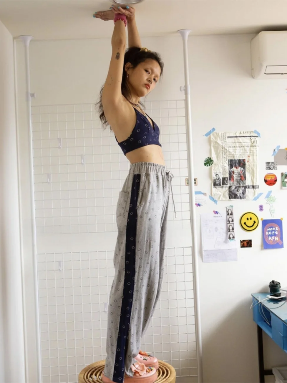 Smoid Casual Sports Pants Loose Fit Elastic Waist Side Seam Smile Face Design Home Leisure Straight Leg Long Trousers
Smoid Casual Sports Pants Loose Fit Elastic Waist Side Seam Smile Face Design Home Leisure Straight Leg Long Trousers