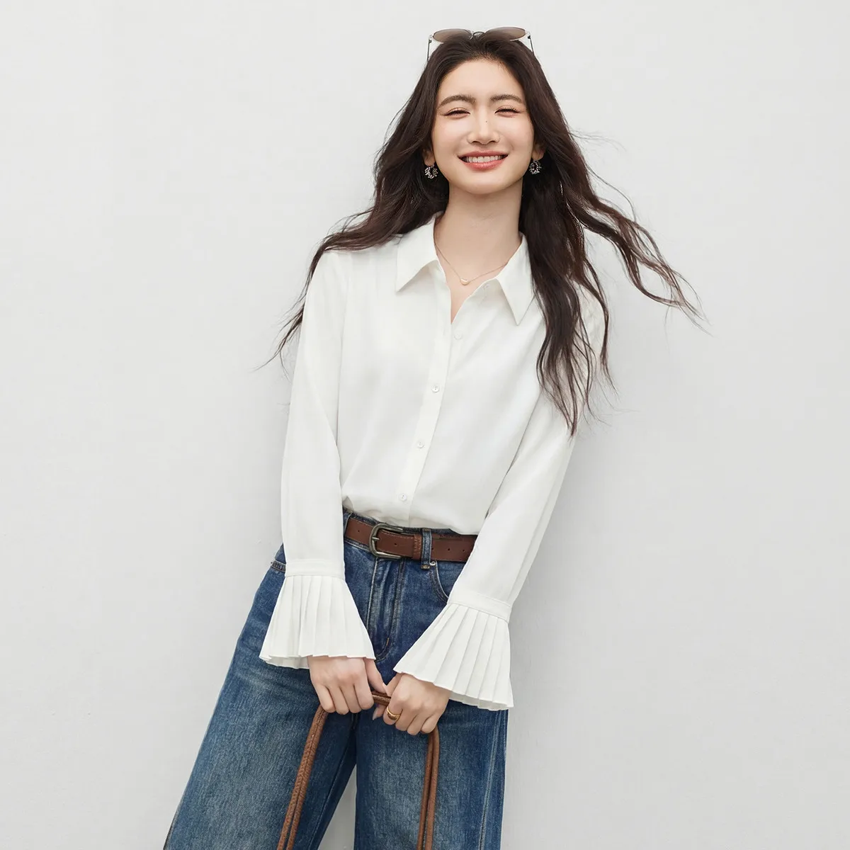 SENTUBILA Women's White Shirt 2026 Spring Flare Long Sleeve Blouse Simple Elegant Top Commute Female Clothing 161CB6881X
SENTUBILA Women's White Shirt 2026 Spring Flare Long Sleeve Blouse Simple Elegant Top Commute Female Clothing 161CB6881X