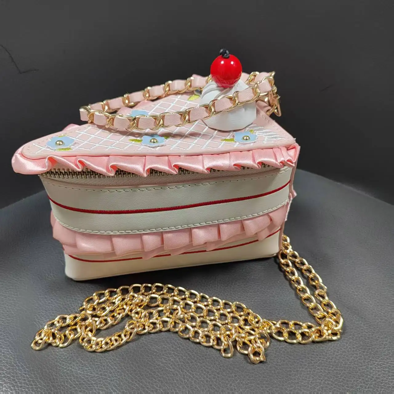 2025 Fashionable Women's Party Clutch Purse Bag Cake Shaped Wristlet Embroidered Crossbody Handbag
2025 Fashionable Women's Party Clutch Purse Bag Cake Shaped Wristlet Embroidered Crossbody Handbag