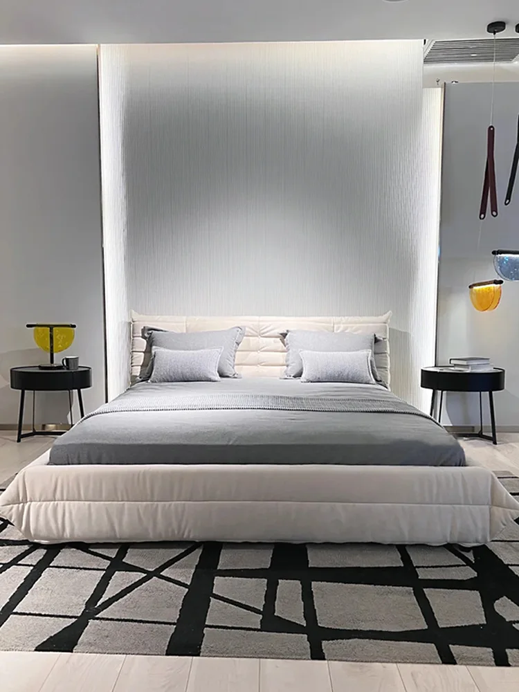 Italian, minimalist, cream, wabi, matte, technology, cloth bed, fabric, master bedroom, double, caterpillar, modern simplicity
Italian, minimalist, cream, wabi, matte, technology, cloth bed, fabric, master bedroom, double, caterpillar, modern simplicity