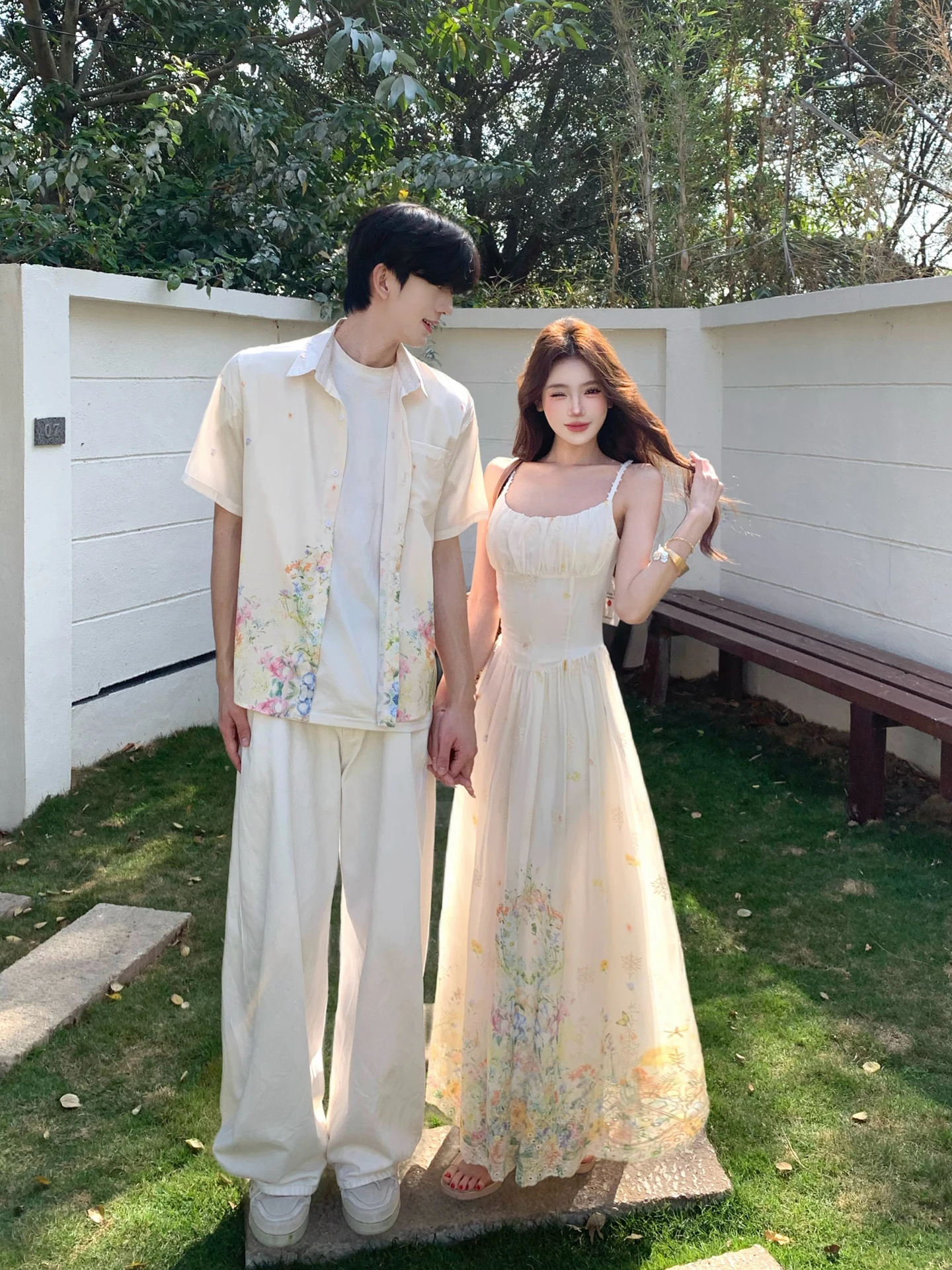 Floral Embroidery Belted Halter Dress Couple's Outfit Summer Short Sleeve Shirt One Skirt One Dress Beach Vacation Style
Floral Embroidery Belted Halter Dress Couple's Outfit Summer Short Sleeve Shirt One Skirt One Dress Beach Vacation Style