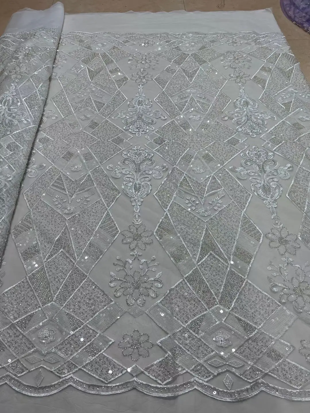 African High Quality Lace Fabric L-12196812 French Net Sequins and beads Fabric Sewing Embroidered Lace in Tulle Nigeria Fabric
African High Quality Lace Fabric L-12196812 French Net Sequins and beads Fabric Sewing Embroidered Lace in Tulle Nigeria Fabric