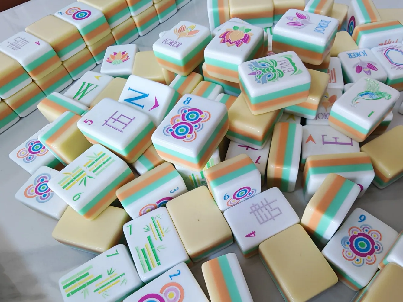 Freeshipping Luxury Yellow Mahjong Tiles American Mahjong Set 4-Layer Acrylic Mah Jongg Portable Mahjong Game Tile Surprise Gift
Freeshipping Luxury Yellow Mahjong Tiles American Mahjong Set 4-Layer Acrylic Mah Jongg Portable Mahjong Game Tile Surprise Gift