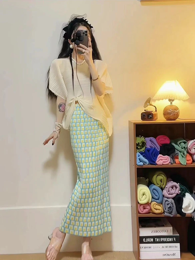 Versatile Floral Pleated Skirt, Slimming High Waist, Beach Holiday Essential, Comfort Fit Up To 80KG
Versatile Floral Pleated Skirt, Slimming High Waist, Beach Holiday Essential, Comfort Fit Up To 80KG
