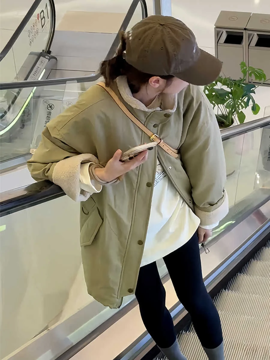 Korean Style Stand Collar Fleece Lined Thickened Medium Length Outerwear Women Winter New Explosive Loose Pilot Coat Windbrea...
Korean Style Stand Collar Fleece Lined Thickened Medium Length Outerwear Women Winter New Explosive Loose Pilot Coat Windbrea...