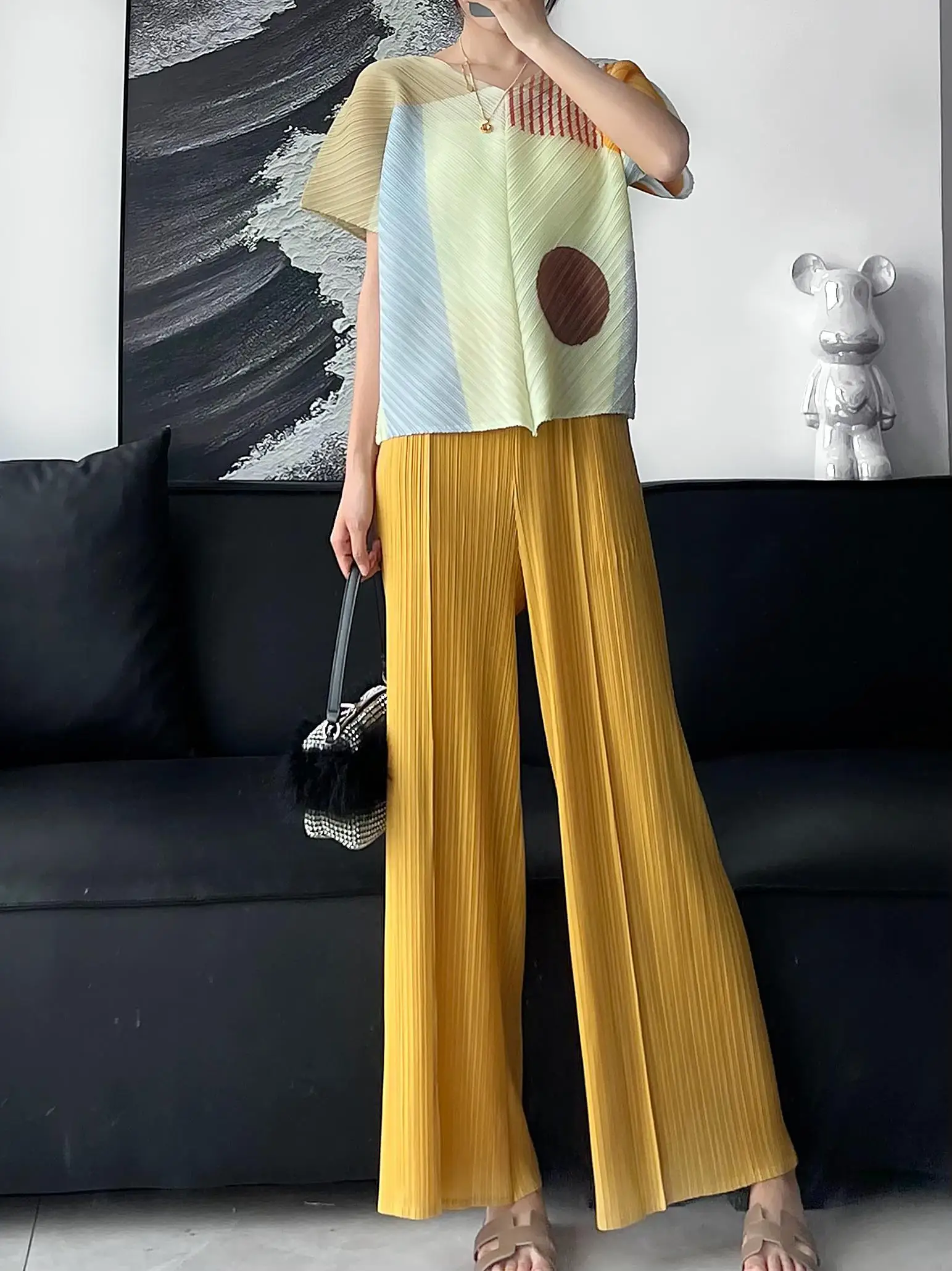 Плиссированные женские брюки Miyake, весна-лето 2021, новые элегантные и универсальные брючные леггинсы с эластичной резинкой на талии
Плиссированные женские брюки Miyake, весна-лето 2021, новые элегантные и универсальные брючные леггинсы с эластичной резинкой на талии